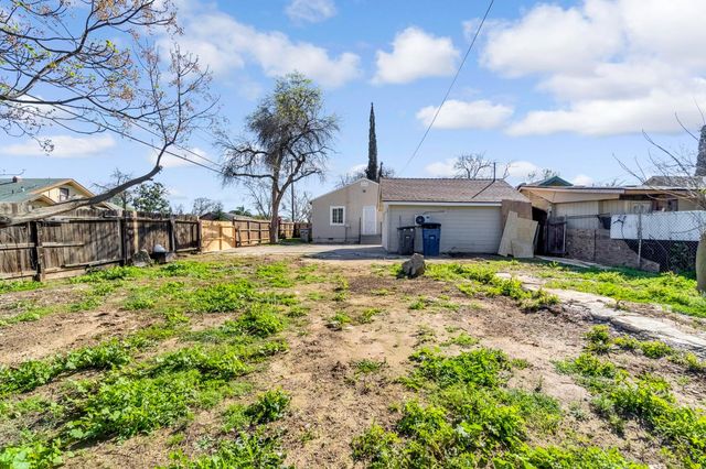 2559 E Clay Avenue, Fresno, CA 93701