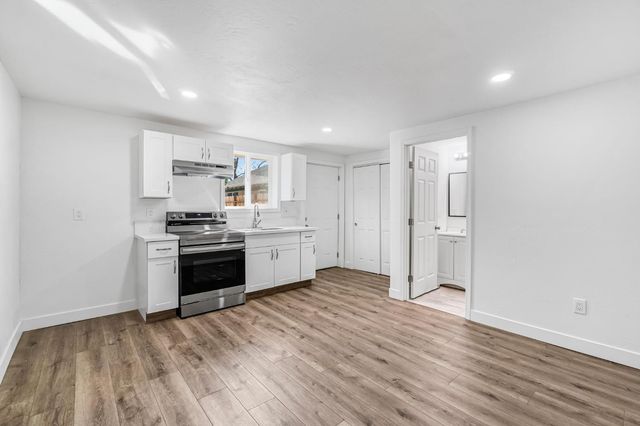 2559 E Clay Avenue, Fresno, CA 93701