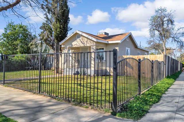 2559 E Clay Avenue, Fresno, CA 93701