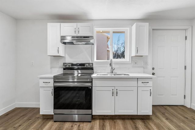 2559 E Clay Avenue, Fresno, CA 93701