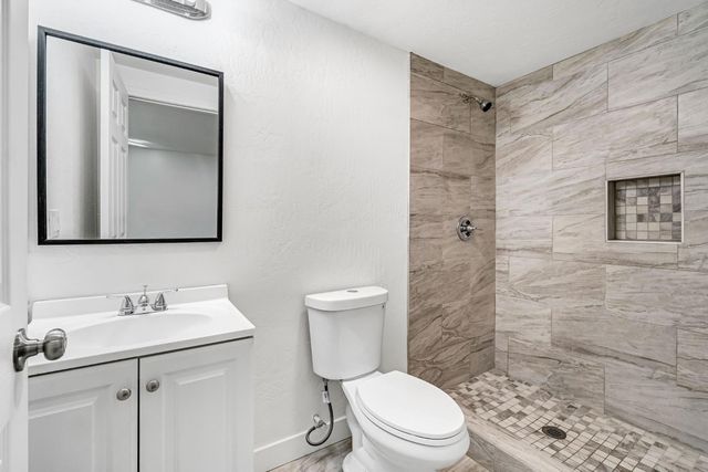 2559 E Clay Avenue, Fresno, CA 93701