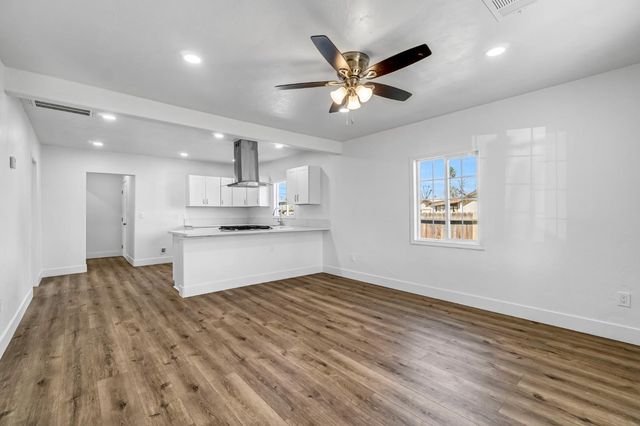 2559 E Clay Avenue, Fresno, CA 93701