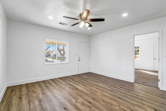 2559 E Clay Avenue, Fresno, CA 93701