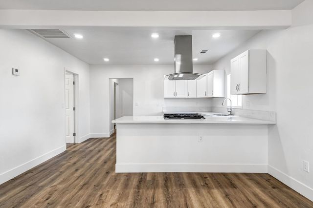 2559 E Clay Avenue, Fresno, CA 93701