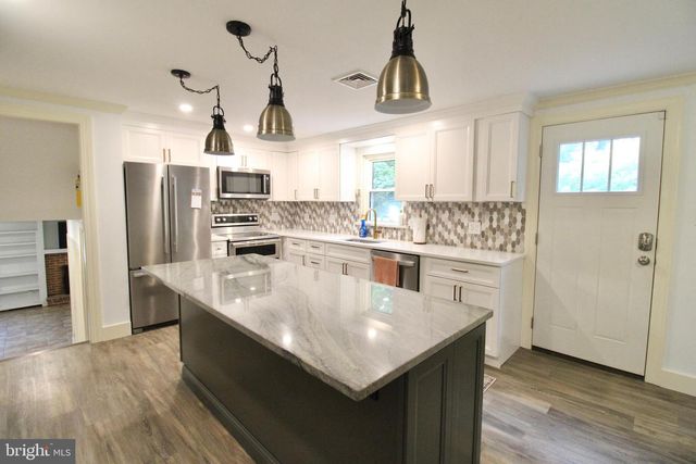 1133 COLONIAL RD, Lancaster, PA 17603
