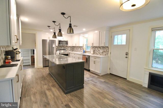 1133 COLONIAL RD, Lancaster, PA 17603