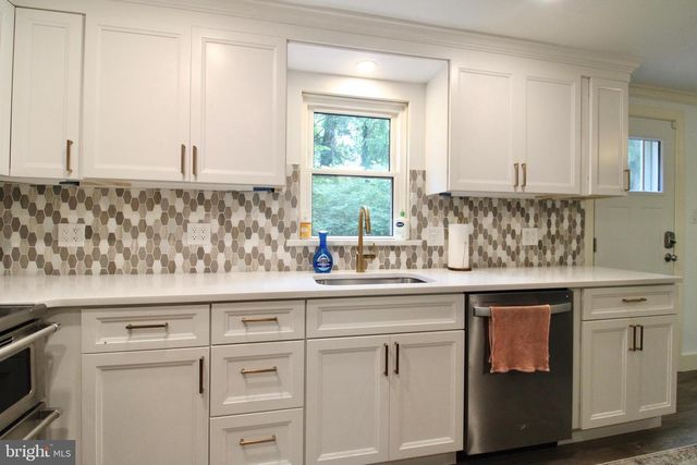 1133 COLONIAL RD, Lancaster, PA 17603