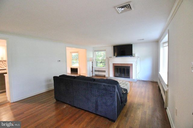 1133 COLONIAL RD, Lancaster, PA 17603