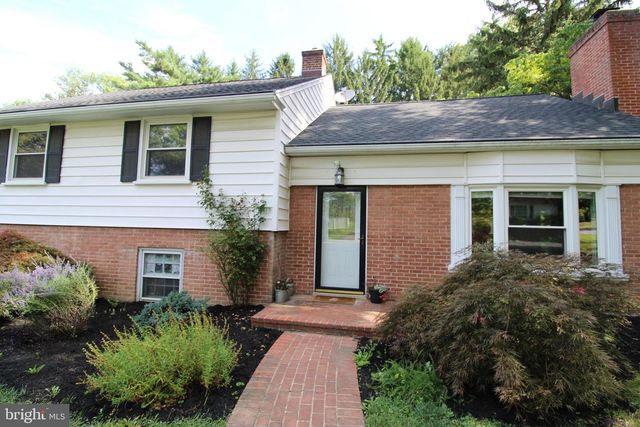 1133 COLONIAL RD, Lancaster, PA 17603