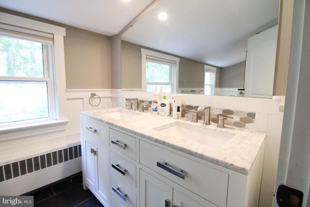 1133 COLONIAL RD, Lancaster, PA 17603