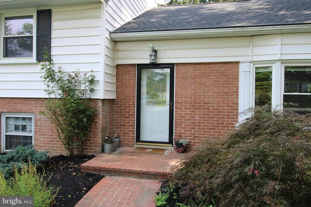 1133 COLONIAL RD, Lancaster, PA 17603