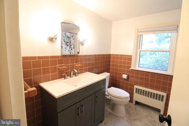 1133 COLONIAL RD, Lancaster, PA 17603