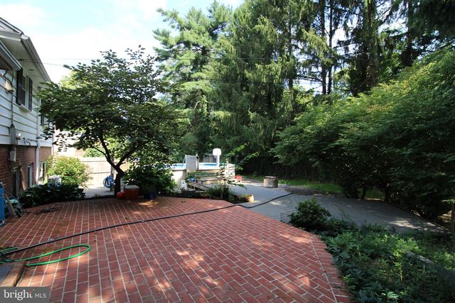 1133 COLONIAL RD, Lancaster, PA 17603