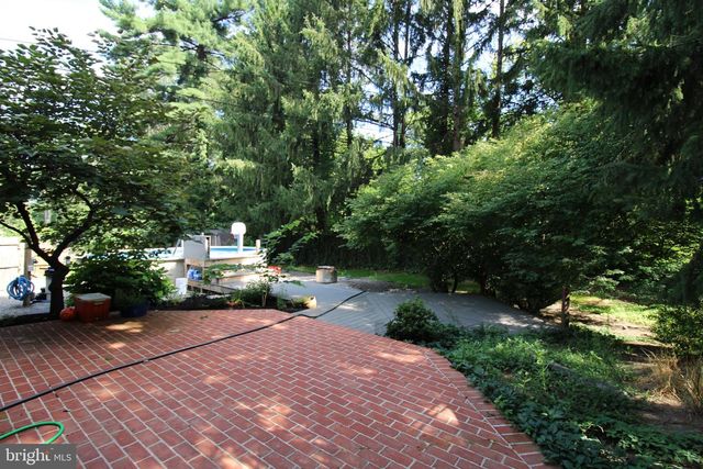 1133 COLONIAL RD, Lancaster, PA 17603