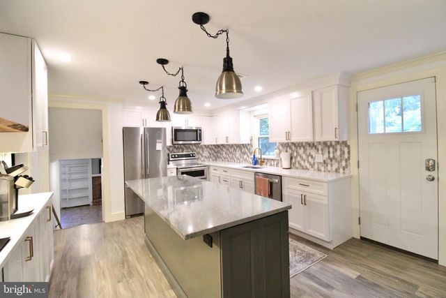 1133 COLONIAL RD, Lancaster, PA 17603