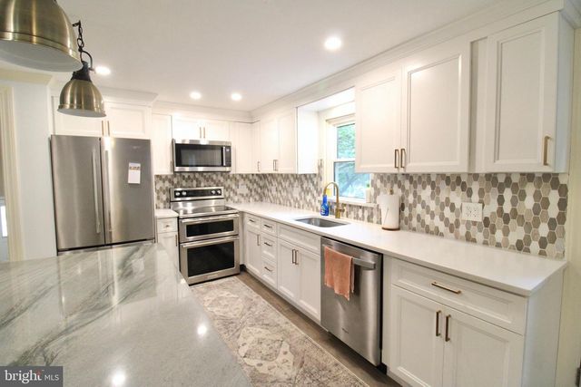 1133 COLONIAL RD, Lancaster, PA 17603
