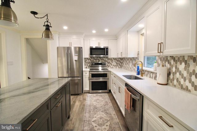 1133 COLONIAL RD, Lancaster, PA 17603