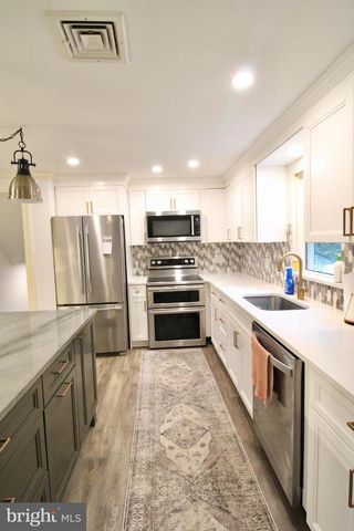 1133 COLONIAL RD, Lancaster, PA 17603
