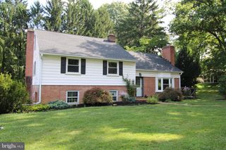 1133 COLONIAL RD, Lancaster, PA 17603