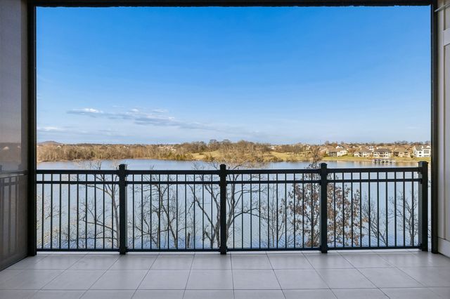 1024 Club View Dr Unit D202, Gallatin, TN 37066