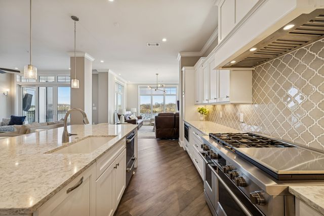 1024 Club View Dr Unit D202, Gallatin, TN 37066