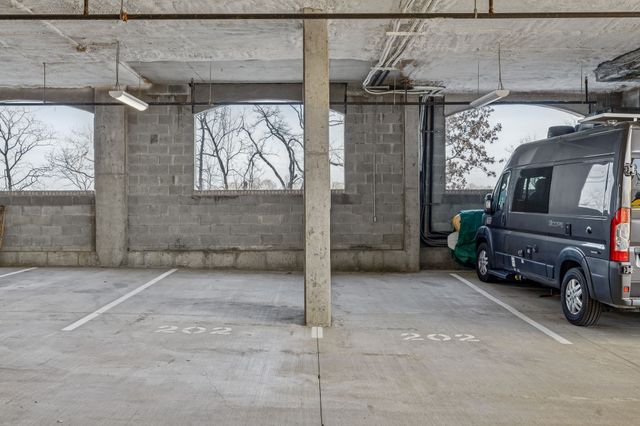 1024 Club View Dr Unit D202, Gallatin, TN 37066