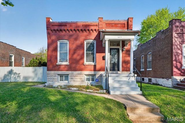8215 Pennsylvania Avenue, St Louis, MO 63111