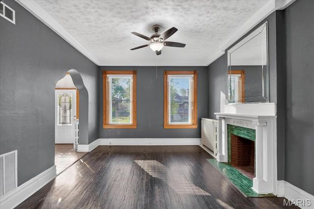 8215 Pennsylvania Avenue, St Louis, MO 63111