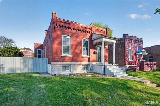 8215 Pennsylvania Avenue, St Louis, MO 63111