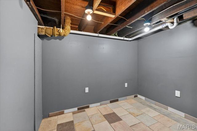 8215 Pennsylvania Avenue, St Louis, MO 63111