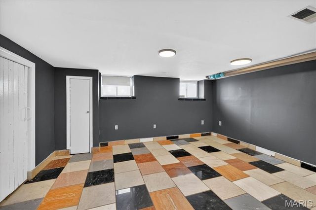 8215 Pennsylvania Avenue, St Louis, MO 63111