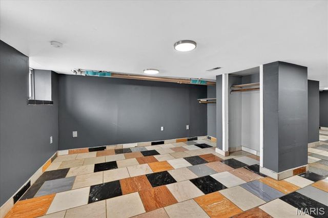 8215 Pennsylvania Avenue, St Louis, MO 63111