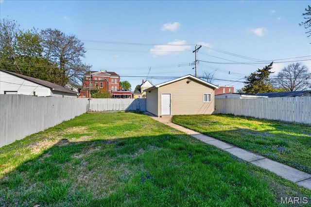 8215 Pennsylvania Avenue, St Louis, MO 63111