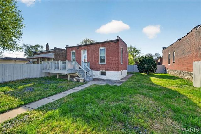 8215 Pennsylvania Avenue, St Louis, MO 63111