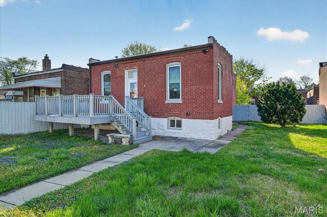 8215 Pennsylvania Avenue, St Louis, MO 63111