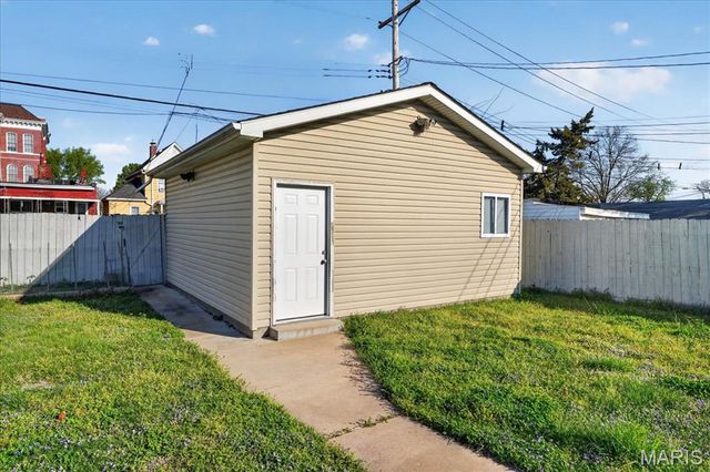8215 Pennsylvania Avenue, St Louis, MO 63111