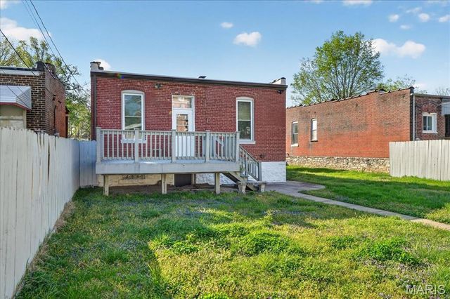 8215 Pennsylvania Avenue, St Louis, MO 63111