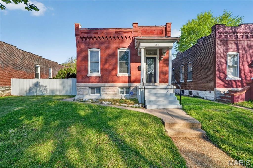 8215 Pennsylvania Avenue, St Louis, MO 63111