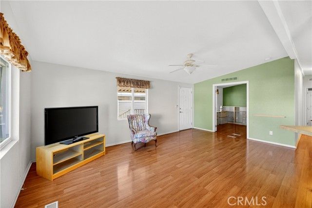 725 W Thornton 10, Hemet, CA 92543