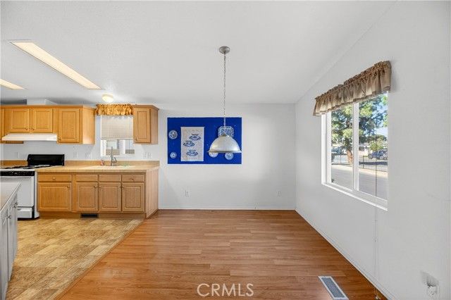 725 W Thornton 10, Hemet, CA 92543