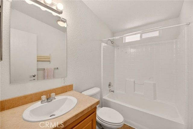 725 W Thornton 10, Hemet, CA 92543