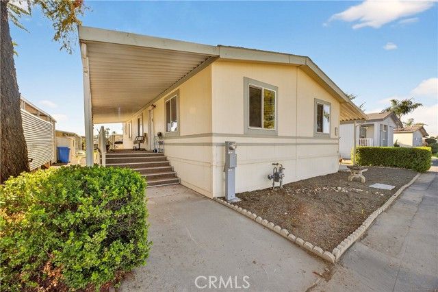 725 W Thornton 10, Hemet, CA 92543