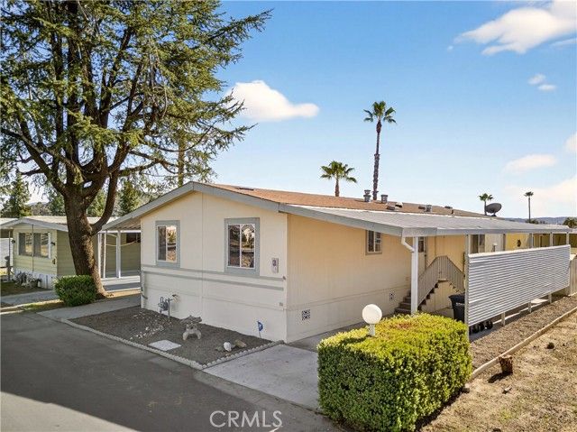 725 W Thornton 10, Hemet, CA 92543