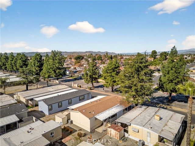 725 W Thornton 10, Hemet, CA 92543