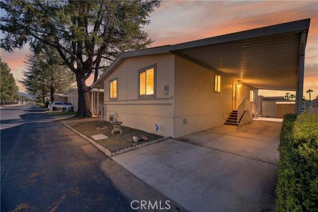 725 W Thornton 10, Hemet, CA 92543