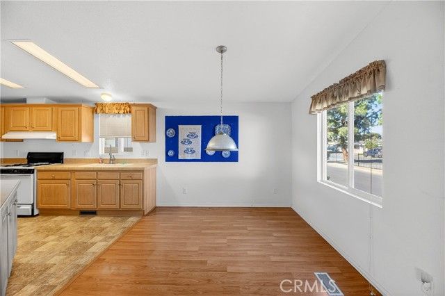 725 W Thornton 10, Hemet, CA 92543