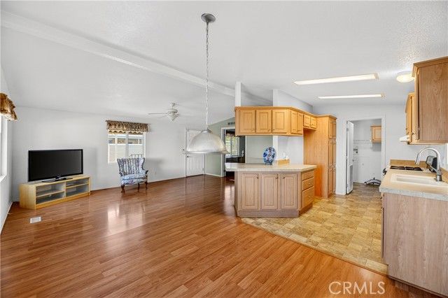 725 W Thornton 10, Hemet, CA 92543