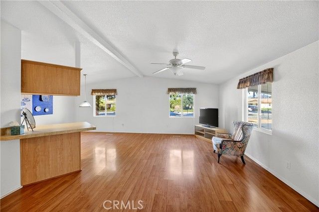 725 W Thornton 10, Hemet, CA 92543