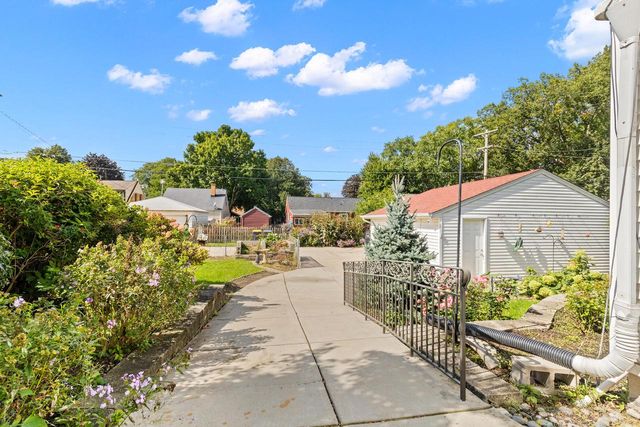 2141 S 105th STREET, West Allis, WI 53227