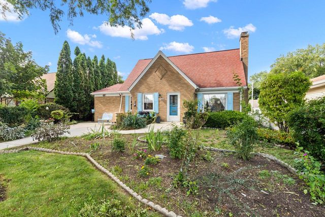 2141 S 105th STREET, West Allis, WI 53227